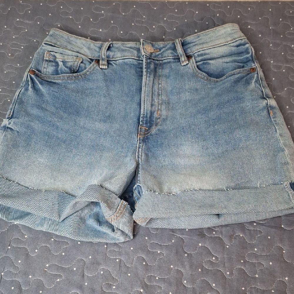 H&M Light Blue Jean Shorts size 6